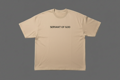 Polo beige SERVANT OF GOD. Algodón premium. Fe con estilo.
