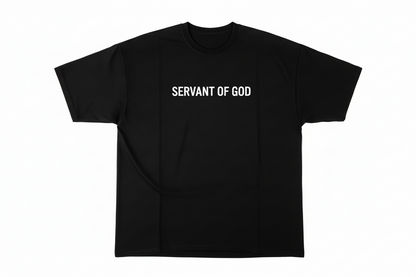Polo negro SERVANT OF GOD. Algodón premium. Fe con estilo.
